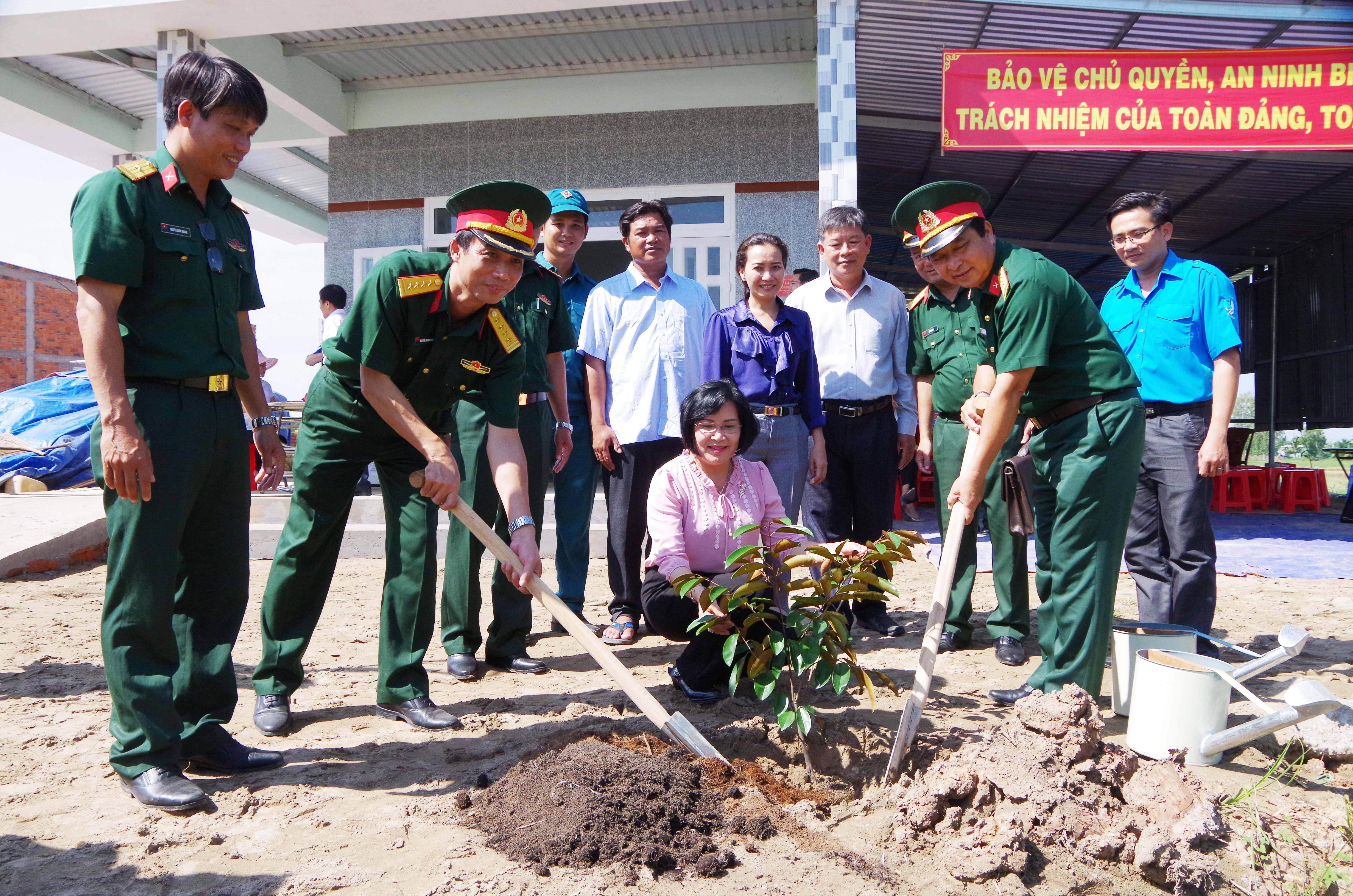 Bài 2: Chăm lo an sinh, củng cố quốc phòng